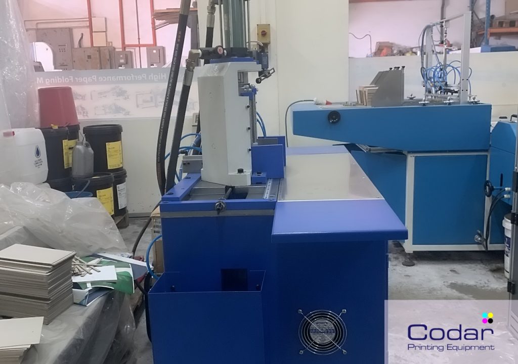 Hydraulic Double Corner Cutting Machine HB-400 • www.codar.com.my